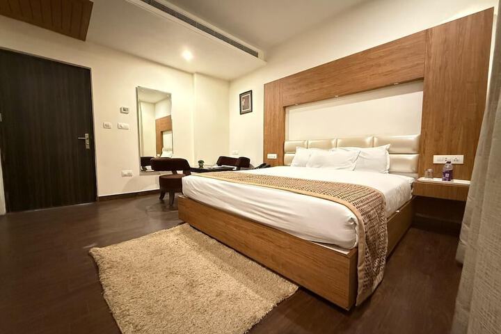 Room 8 of 50