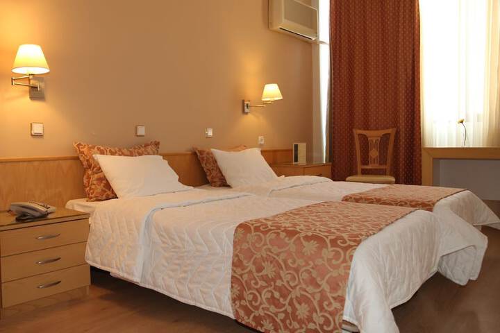 Room 14 of 32