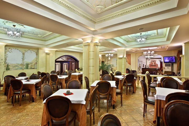 Dining 17 of 23