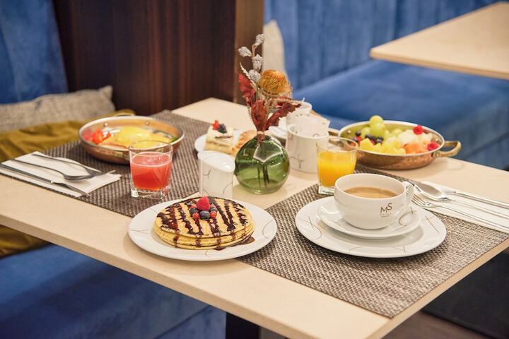 Breakfast/Coffee Service 34 of 52