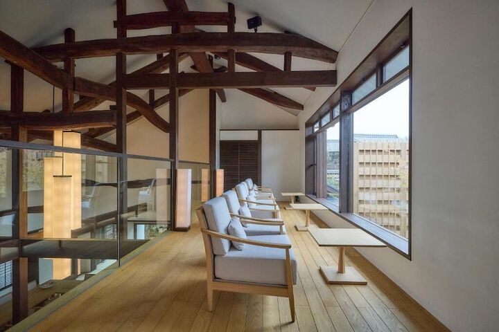 Lounge 54 of 71