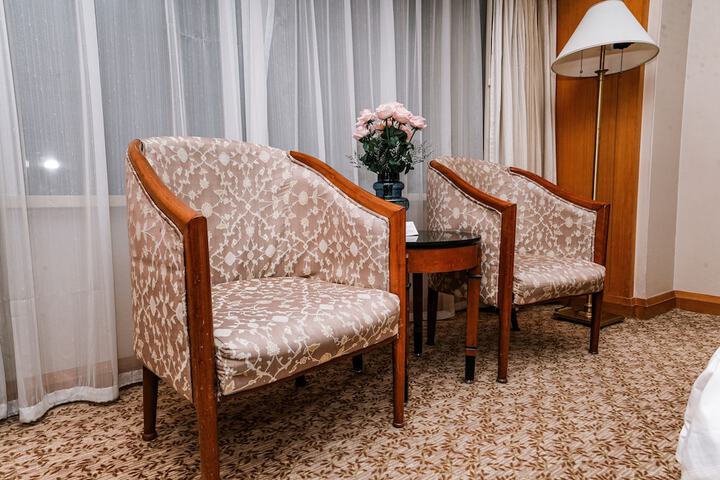 Room 27 of 90