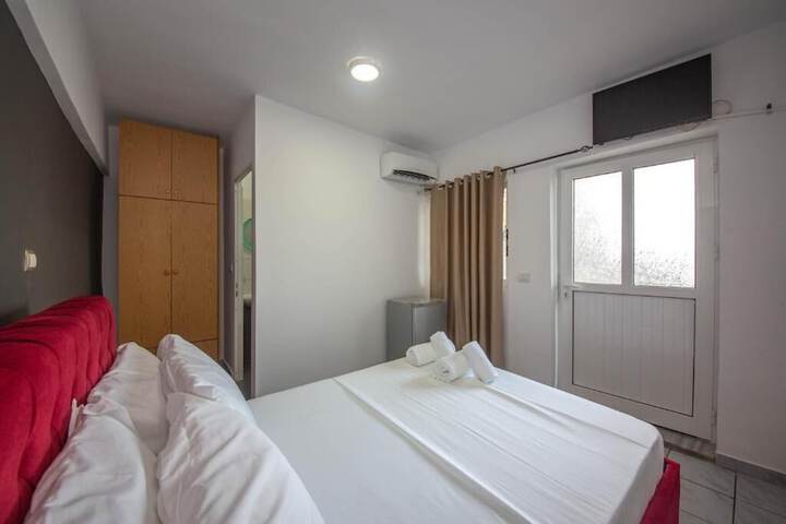 Room 7 of 74