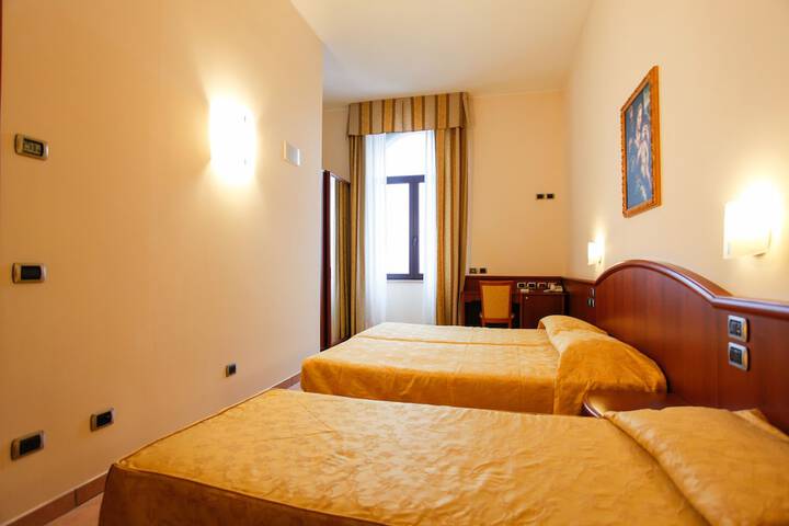Room 8 of 74