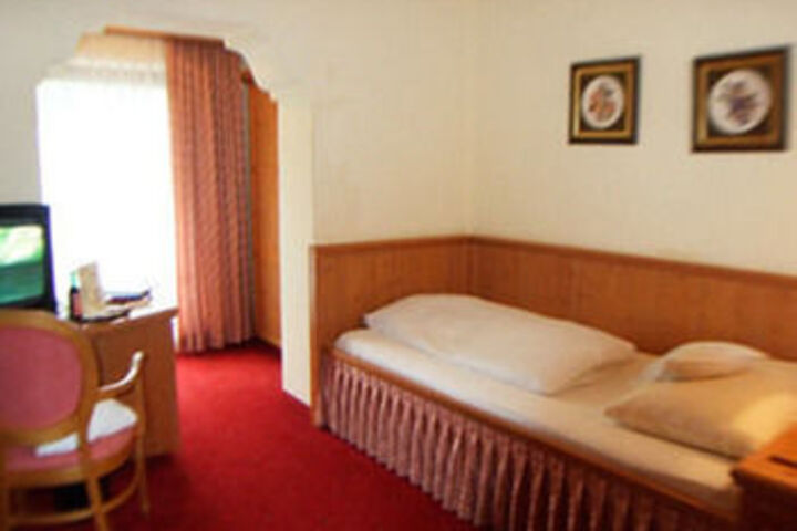 Room 27 of 47