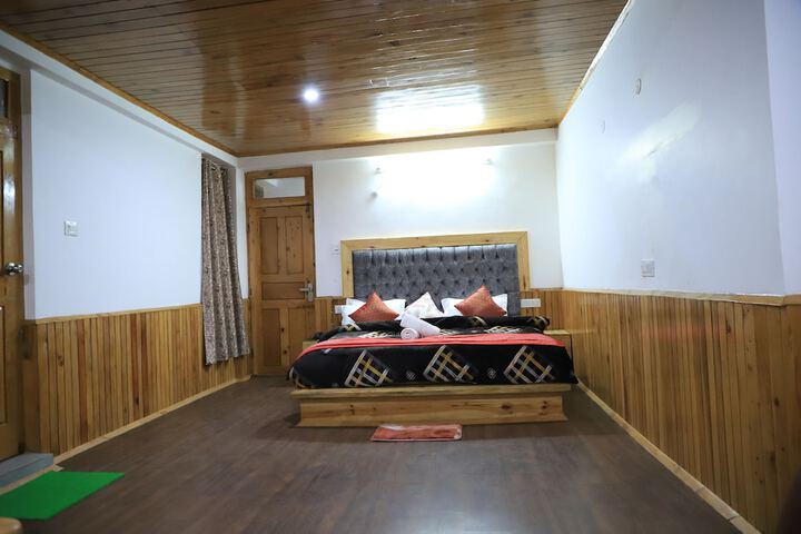 Room 4 of 37
