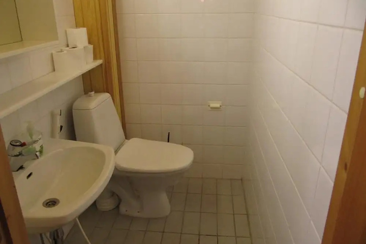 Room 8 of 15