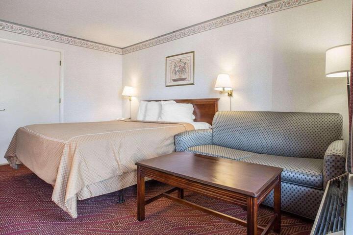 1 King Bed (1 of 9)