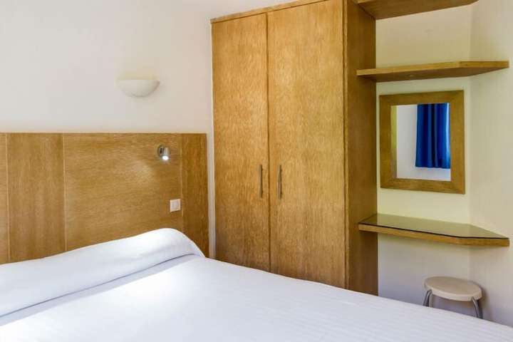 Room 5 of 42