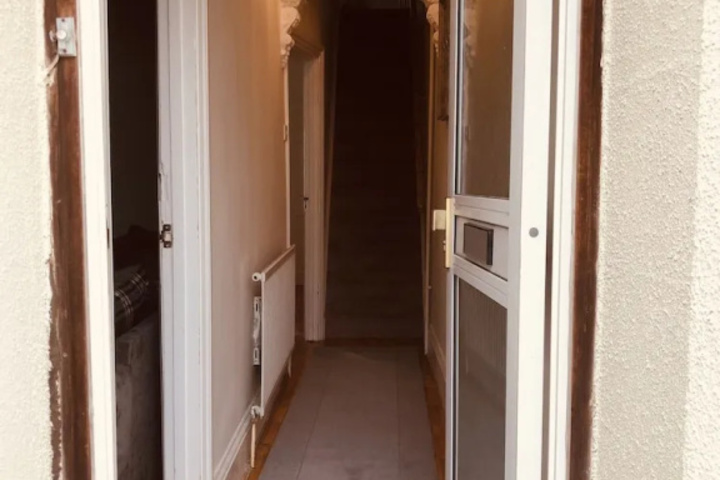 Room 10 of 14