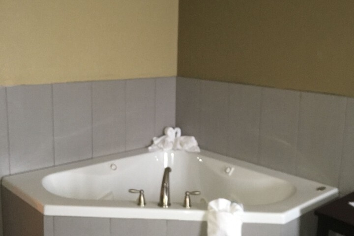 Jetted tub