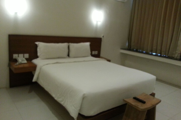 Room 6 of 30