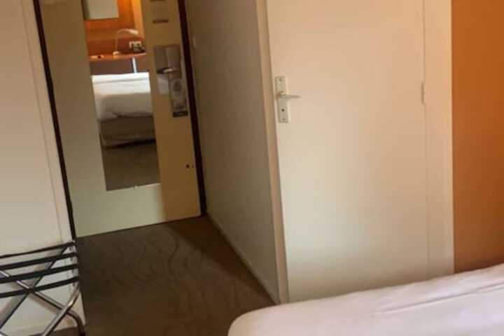 Room 9 of 24