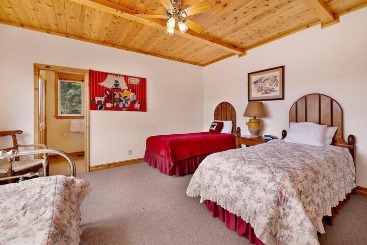 Room 2 of 25