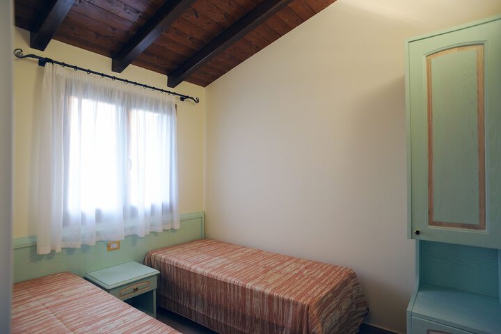 Room 5 of 42