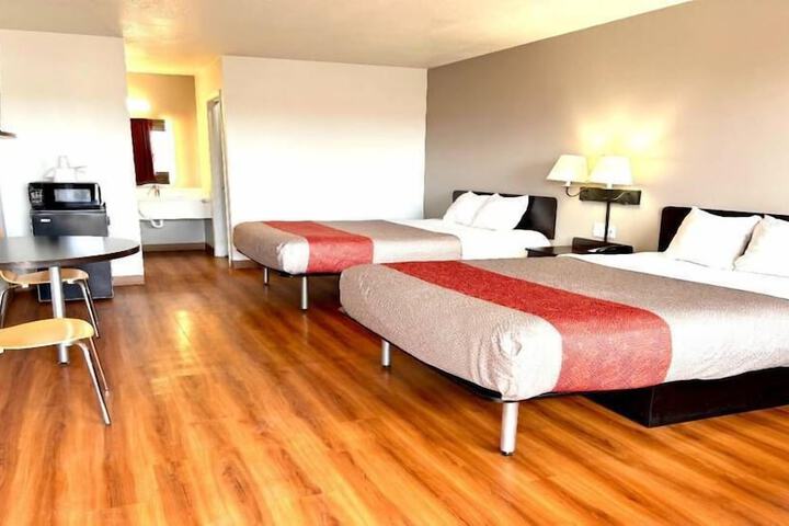 Room 10 of 24