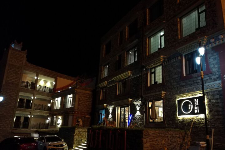 September Mountain Art Hotel