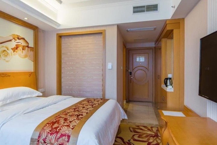 Room 18 of 37