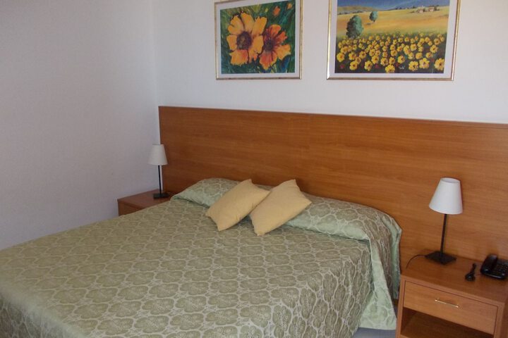 Room 6 of 33