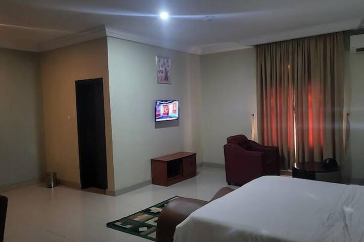 Room 4 of 70