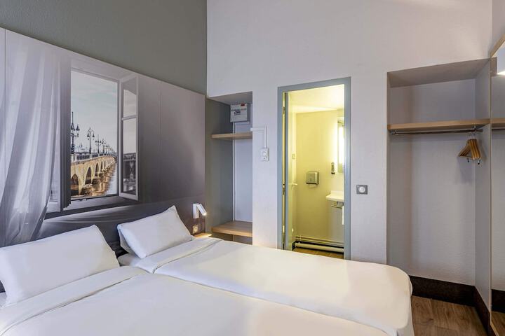 Room 9 of 26