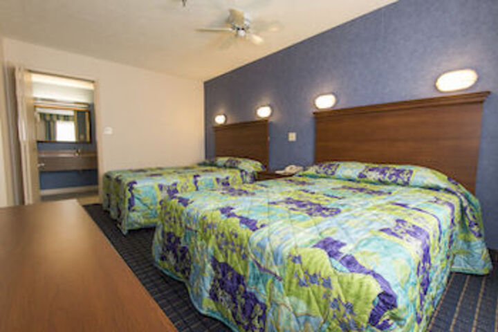 Room 8 of 33