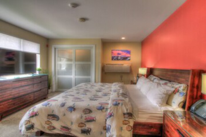 Room 32 of 35