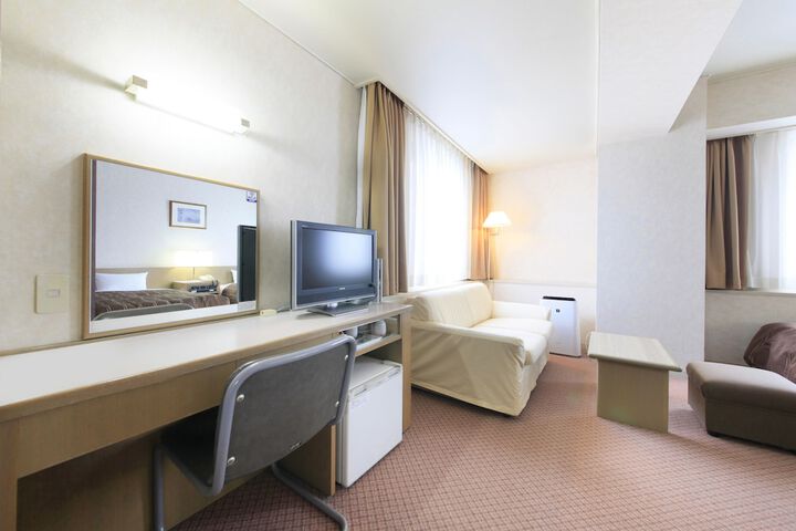 Room 9 of 49