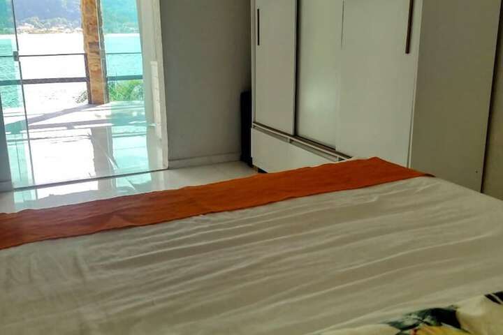 Room 17 of 100