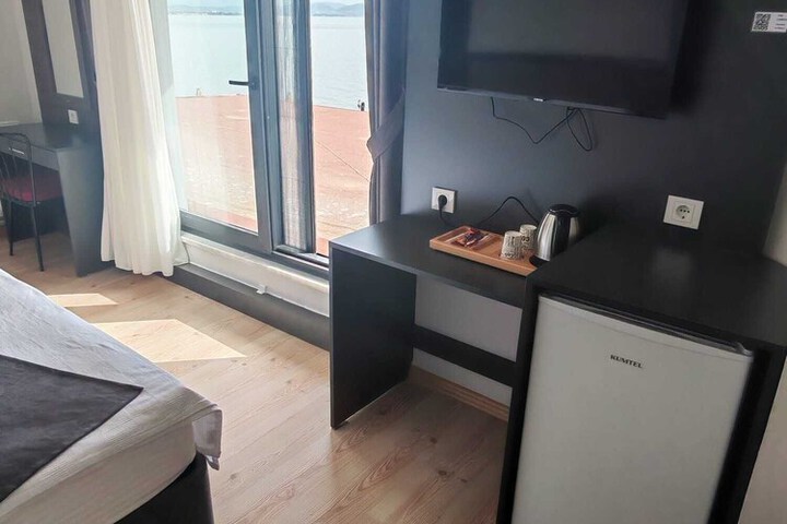 Room 15 of 34