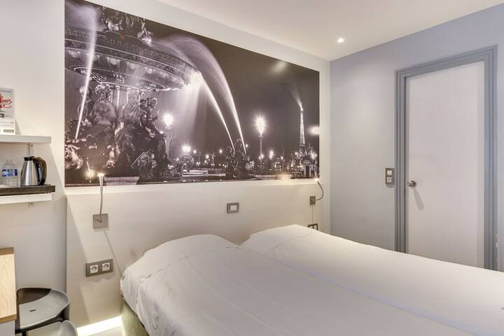 Room 6 of 25