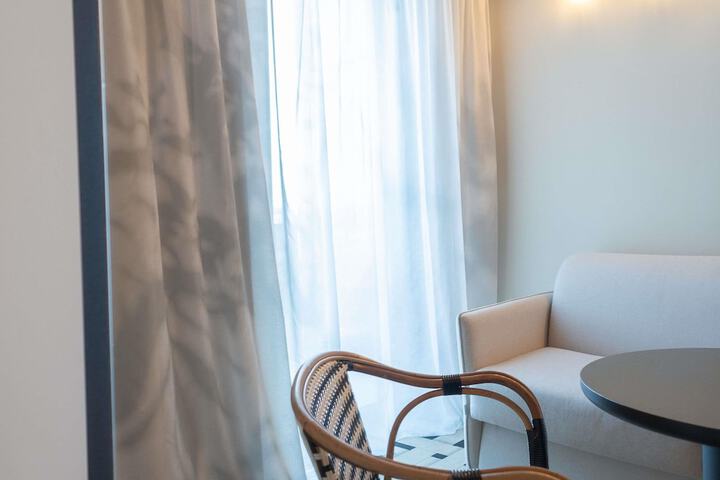 Room 21 of 151