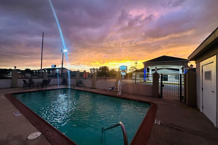 Pool 19 of 23