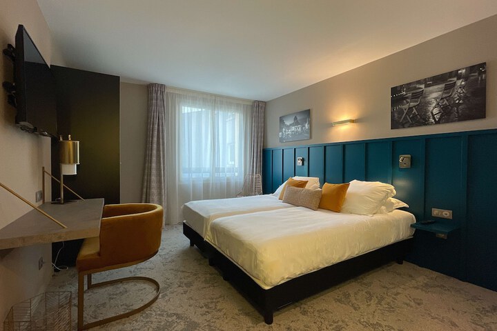 Room 5 of 34