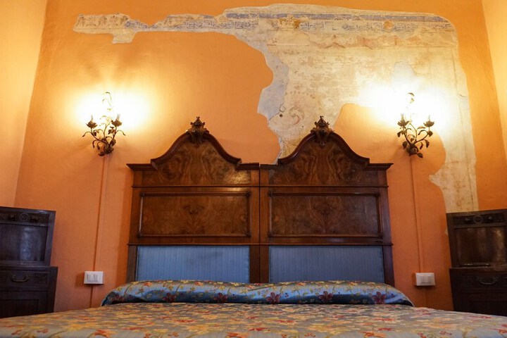 Room 11 of 50