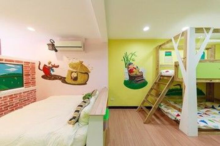 Room 6 of 17