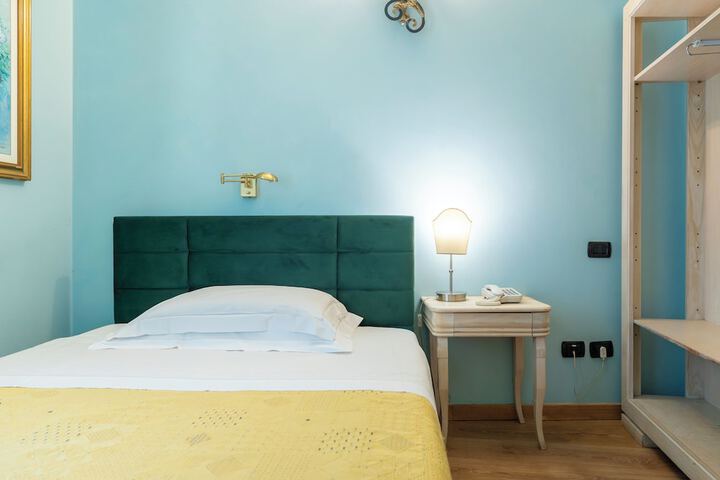Room 16 of 60