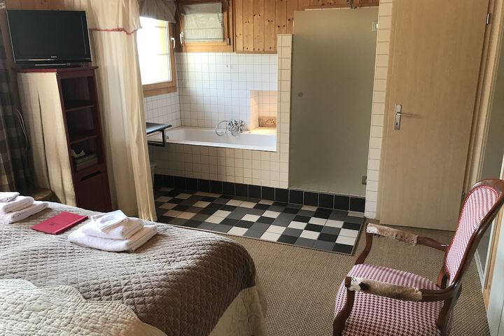 Room 52 of 98