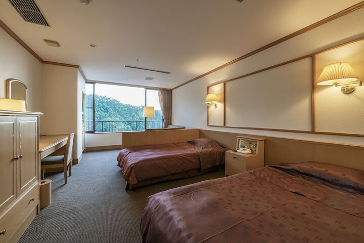 Room 13 of 84