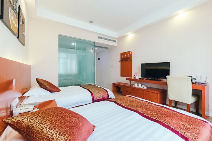 Room 46 of 107