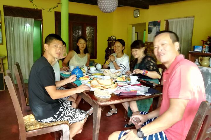 Dining 8 of 37