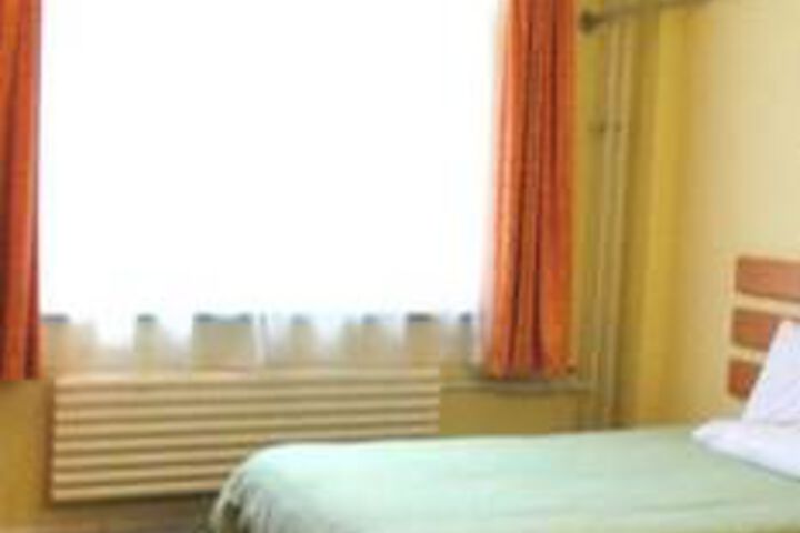 Room 25 of 32