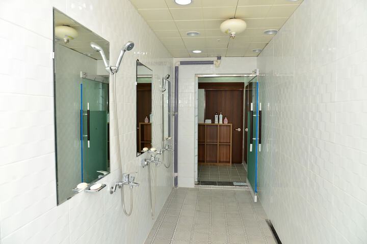 Room 30 of 43