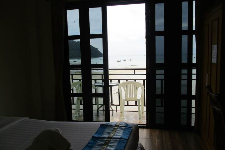 Room 17 of 60