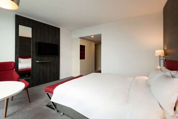 Room 7 of 37