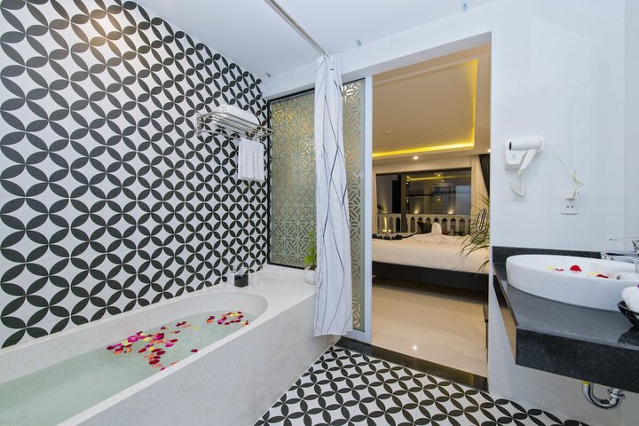 Room 40 of 143