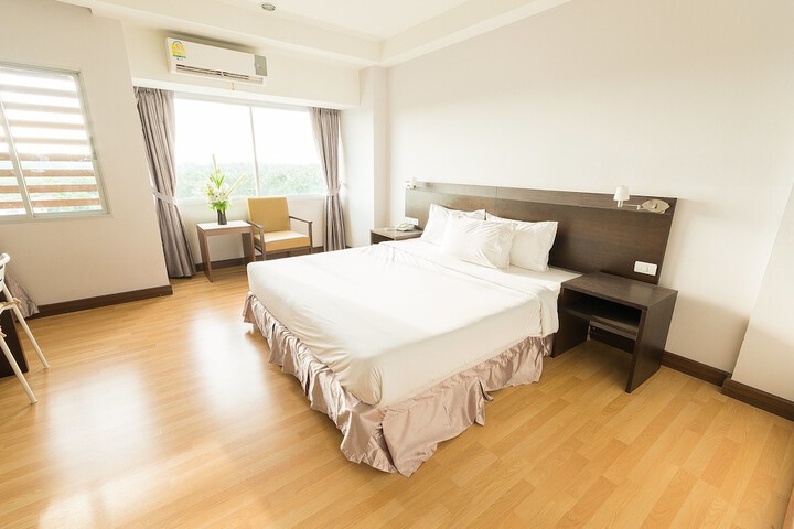 Room 8 of 43
