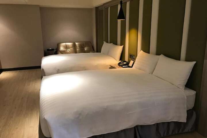 Room 14 of 37