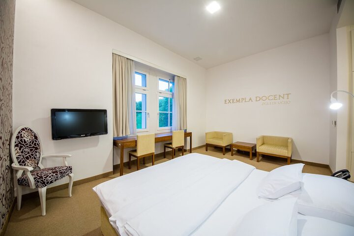 Room 19 of 68