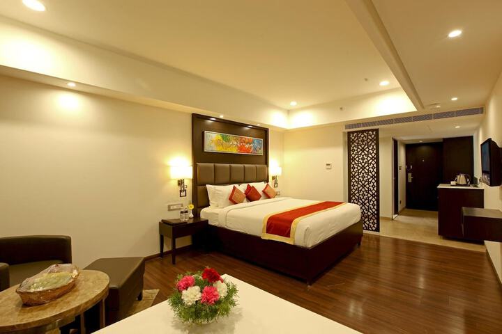 Room 9 of 37